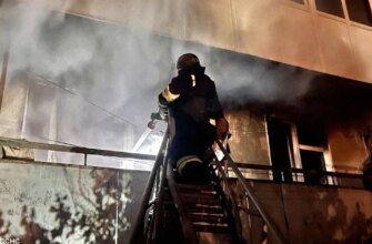 Людей заблокувало у палаючому під’їзді: ворожі дрони вдарили по Вінниці