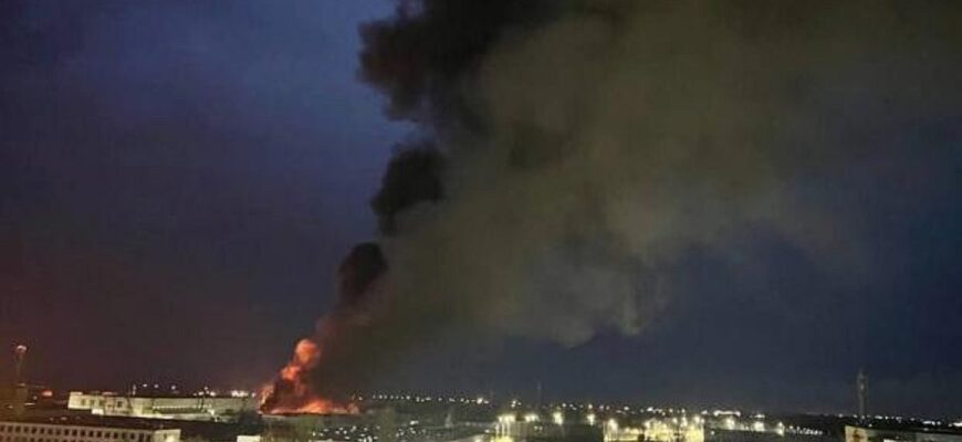 Дрони здолали понад 3000 км і вдарили по заводу в Омську: спалахнула масштабна пожежа