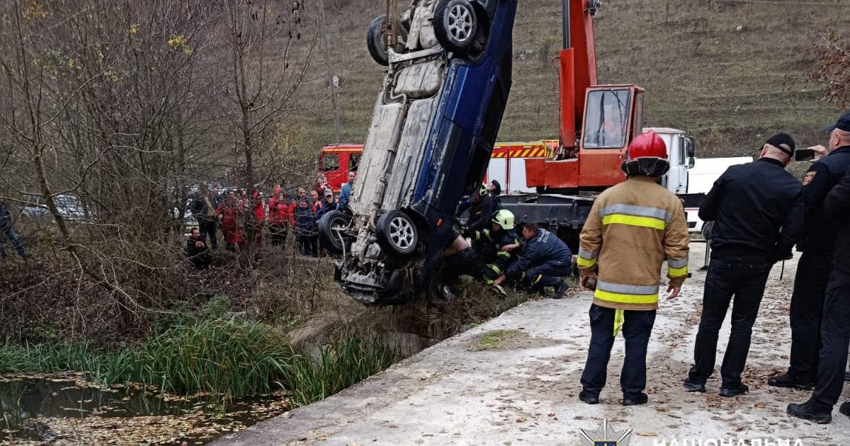 Пішли на день народження — а на ранок водолази дістали авто з трьома дітьми з річки
