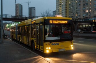 Київ частково паралізувало через знеструмлення: у трьох районах зупинився транспорт