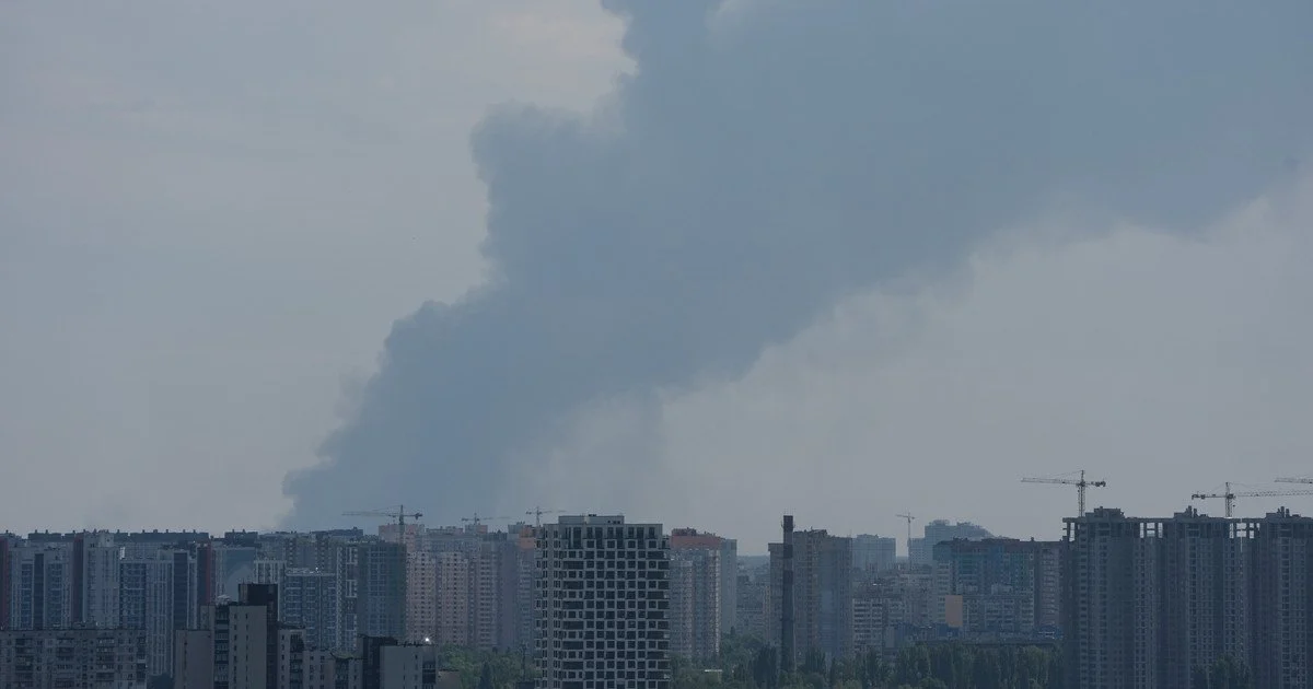 У столиці на тлі повітряної тривоги пролунали вибухи