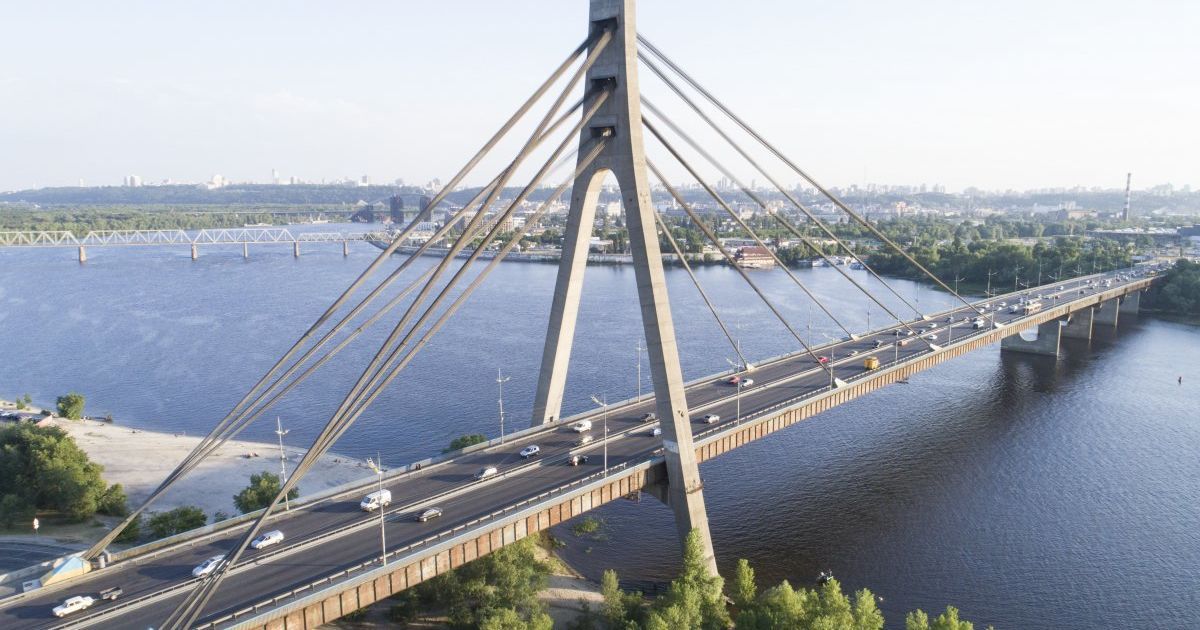 У Повітряних силах повідомили про ранковий удар БпЛА по мосту в Києві