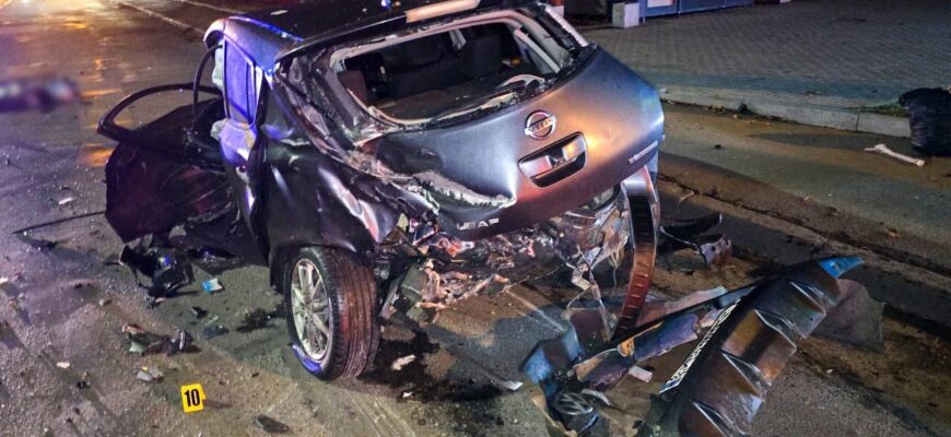 Нічна троща трьох авто у Рівному: для водія Nissan удар став смертельним