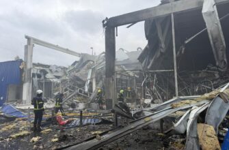 Ворожий удар по ТЦ «Метро» у Рівному: в ОВА повідомили перші деталі щодо людей
