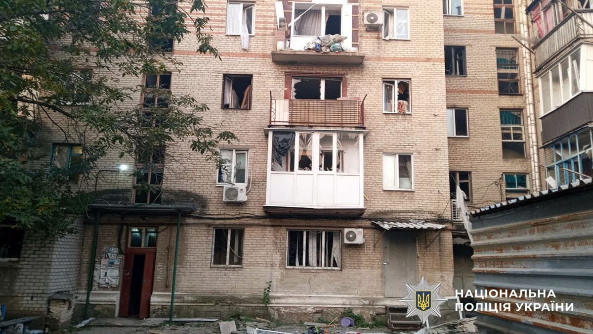 Росіяни за добу вдарили по Донеччині 1 431 раз: у Слов’янську пошкоджено заклад освіти, у Краматорську — «швидку» та облгаз