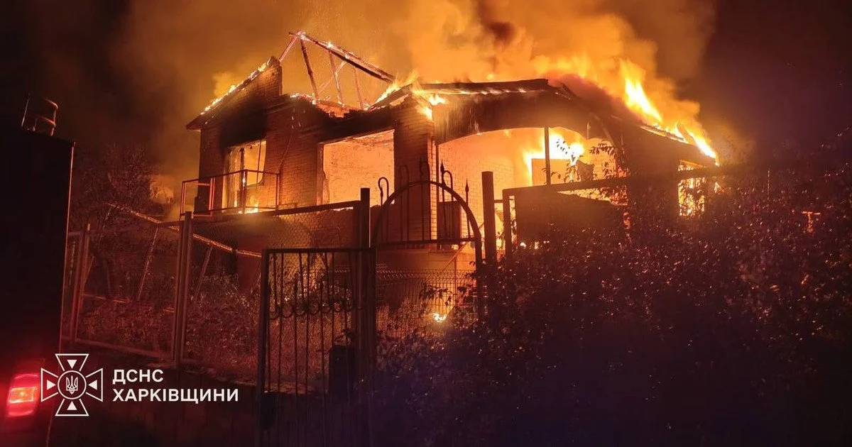 Влучання на трасі та десятки пожеж: ворог масовано вдарив безпілотниками по областях
