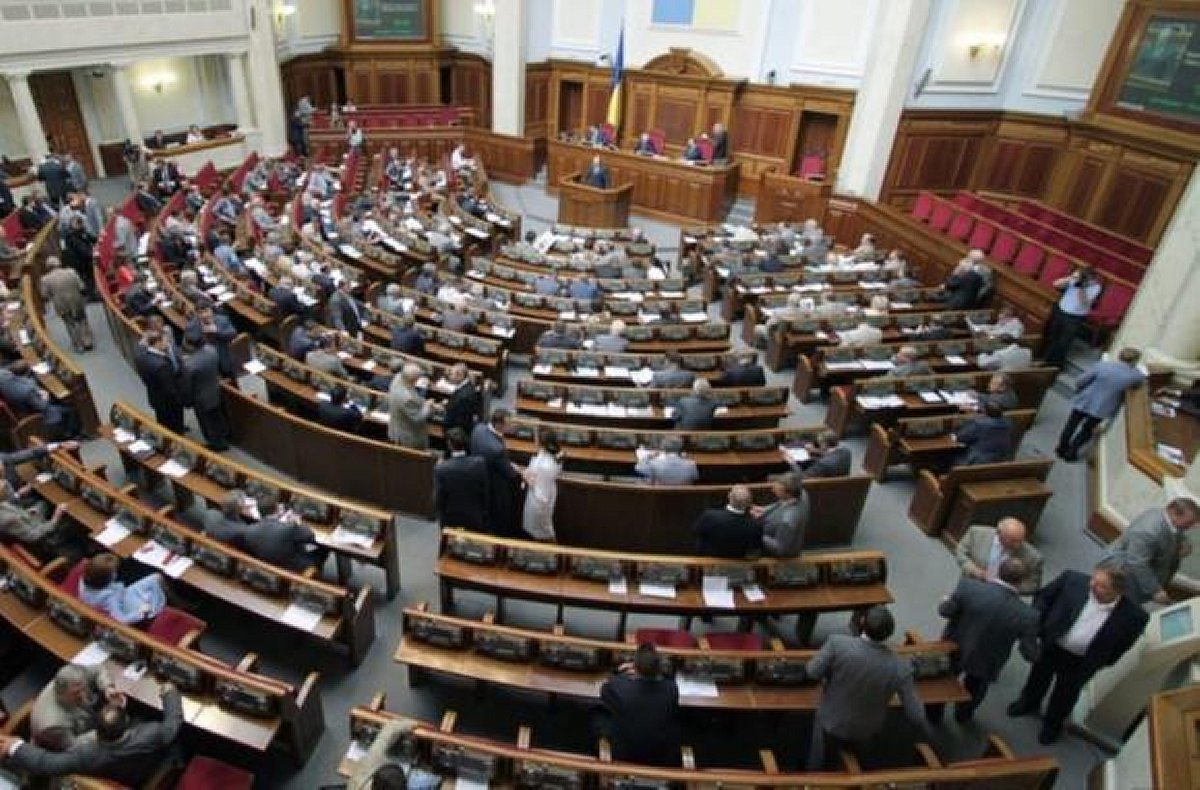 Зарплати чиновників не урізали: Рада підтримала бюджет-2027 із рекордною кількістю правок