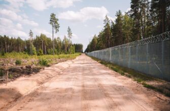 Озброєні невідомі в масках прорвалися з Білорусі до Латвії та викрали камери на кордоні