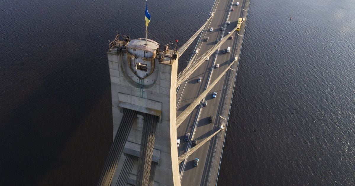 Вибух пошкодив Північний міст у Києві: фахівці пояснили, чи є загроза обвалу