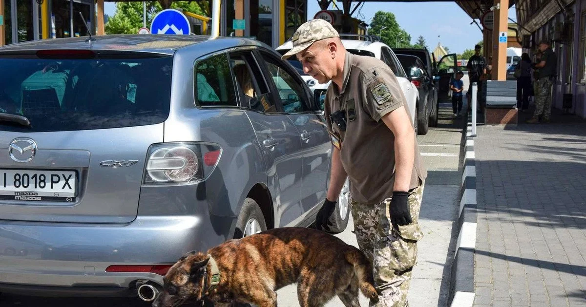 Хлопці від 18 до 22 років можуть вільно перетинати кордон навіть без навчання у виші