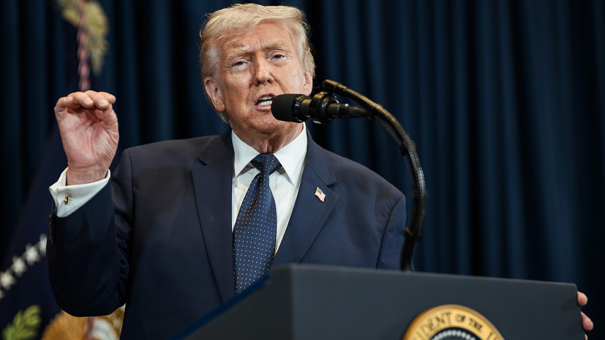 План Трампа з 28 пунктів несе загрозу і для України, і для Європи, пише The Economist