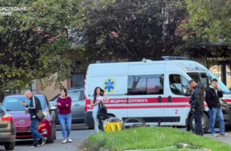 Потерпілого терміново забрала швидка — біля РДГУ у Рівному сталася ДТП з пішоходом