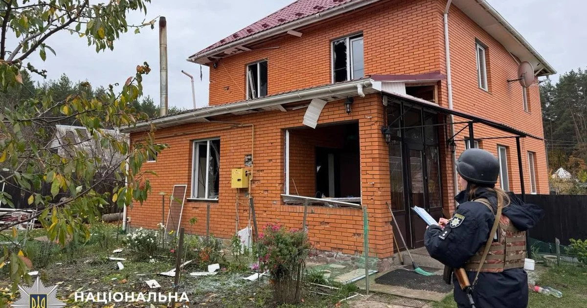 Росіяни вдарили дронами по Київщині: постраждала 47-річна жінка, спалахнули будинки!